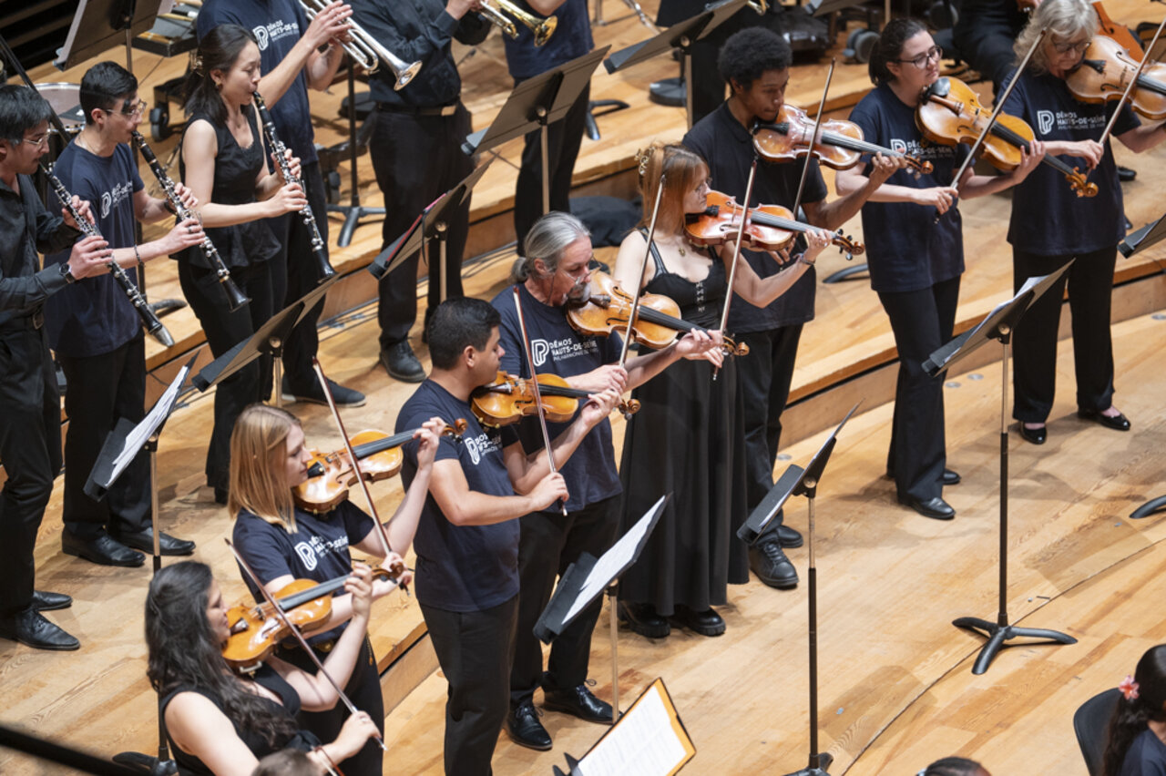 Les musiciens balnéolais jouant dans le grand orchestre de Démos à la Philharmonie de Paris